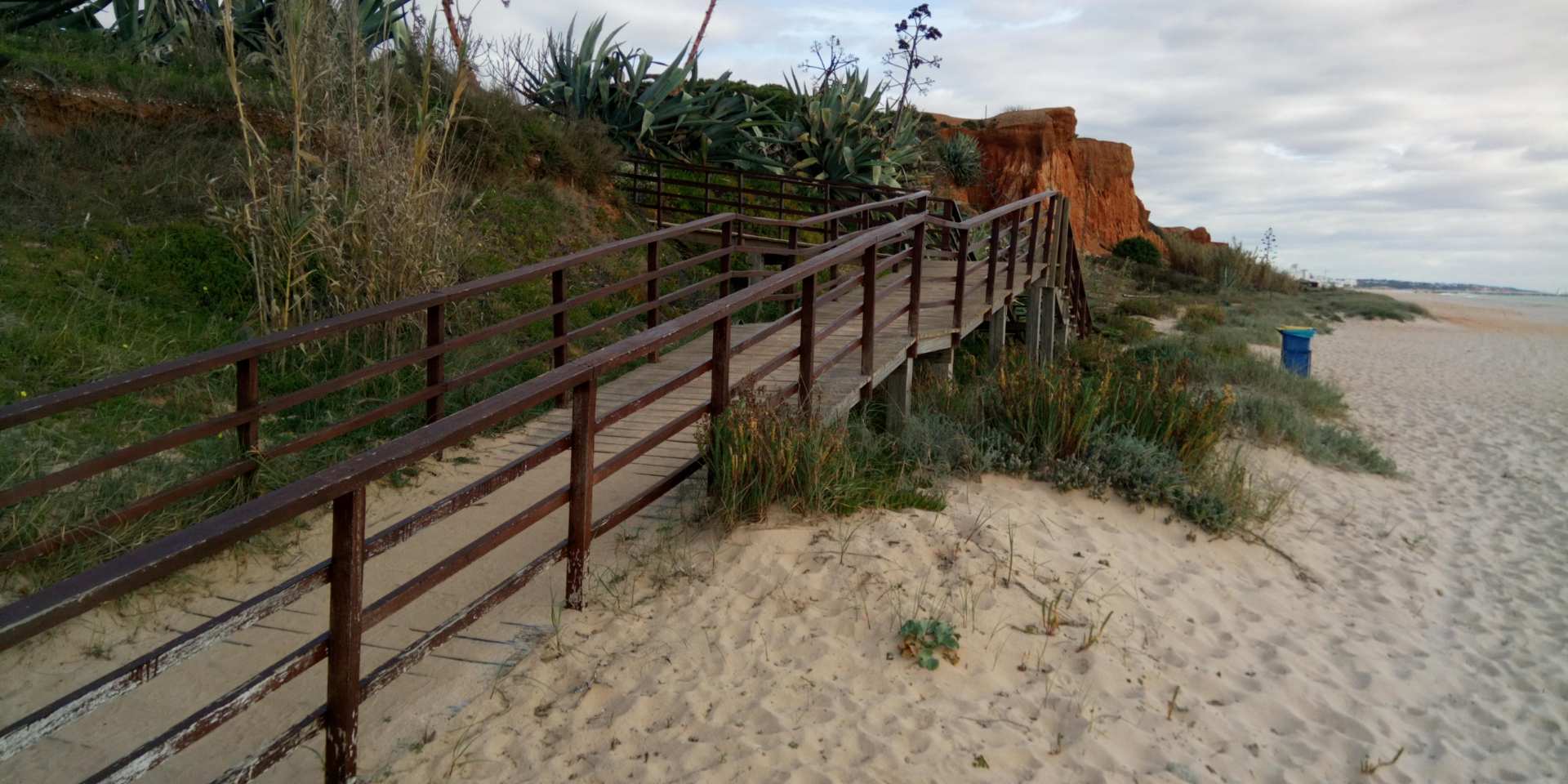 Praia da Rocha Baixinha Nascente