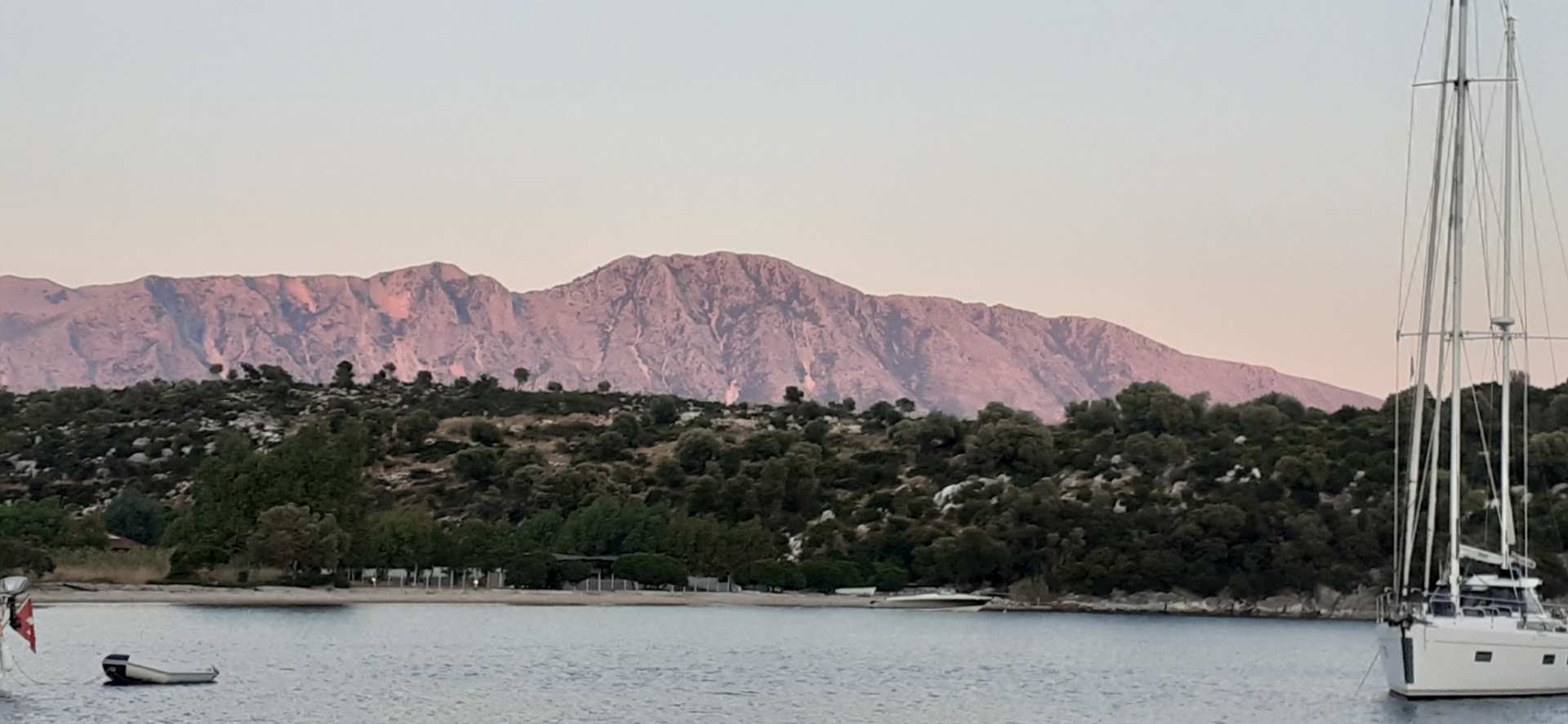 Ormos Varko, Costa greca